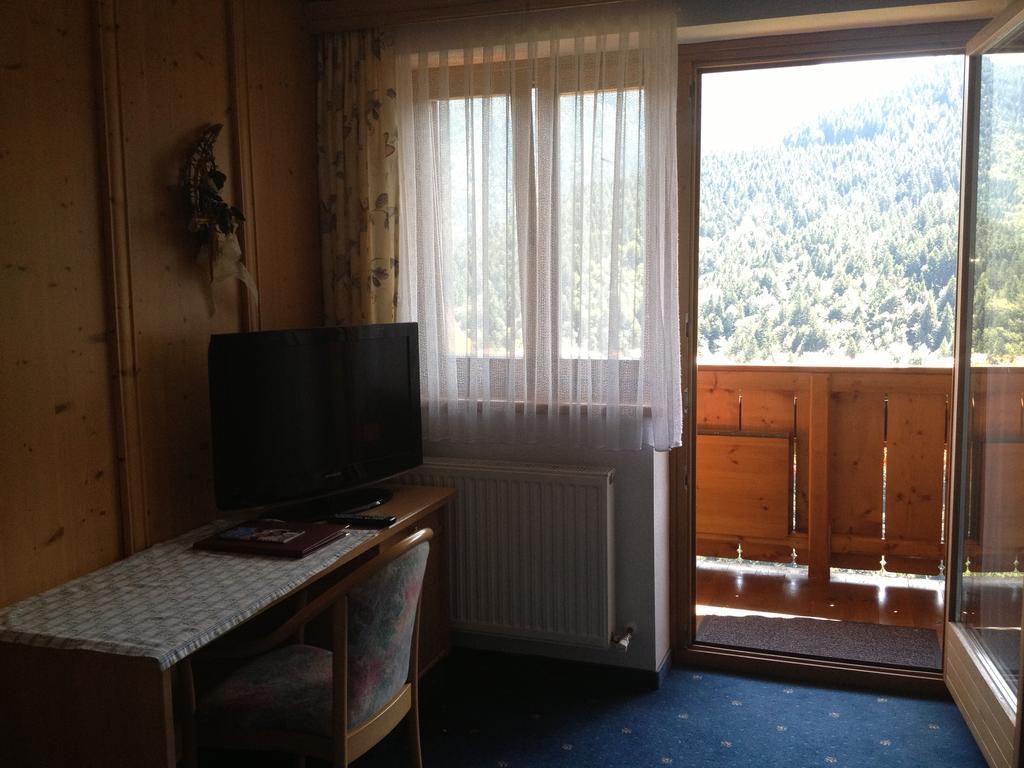 Berggasthof Hintergfoell Unken Room photo